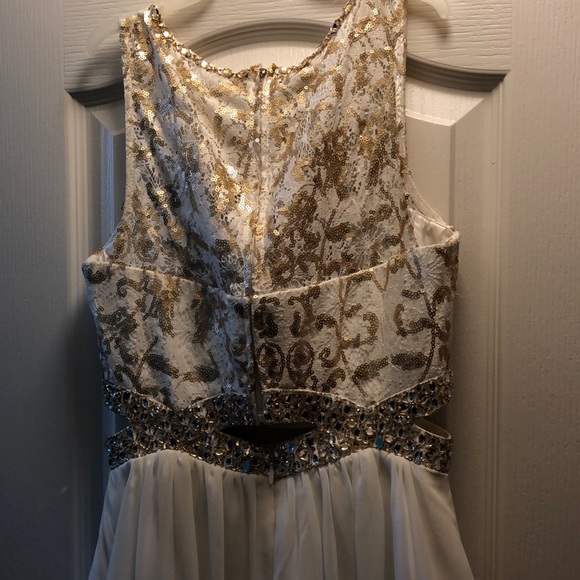 Women’s dress - Picture 3 of 3